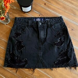 ❤️ Like New High Rise Distressed Fray Hollister Skirt ❤️